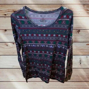 NO BOUNDARIES SIZE XL CHRISTMAS SHIRT WITH SNOW FLAKES AND CANDY CANE